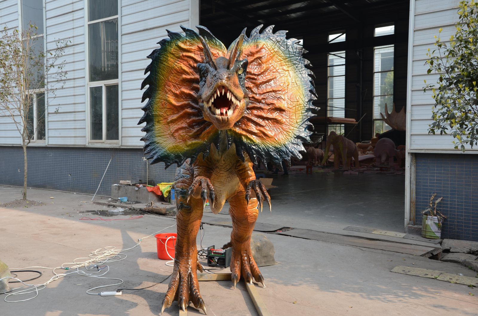 Dilophosaurus with Expanding Frill