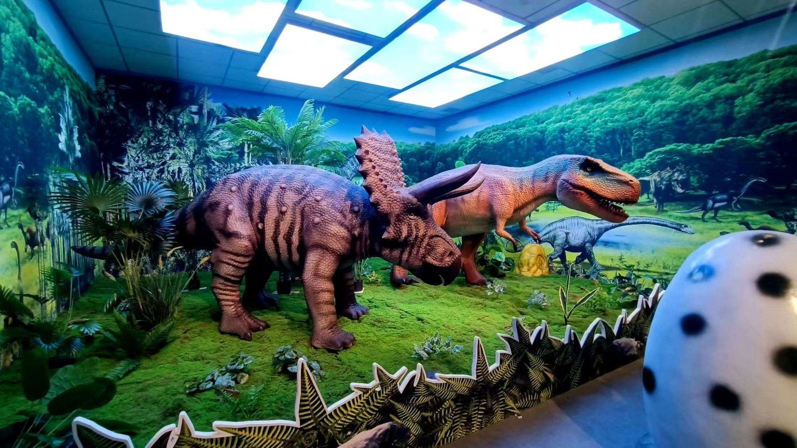 Mall Dinosaur Diorama — Wide View