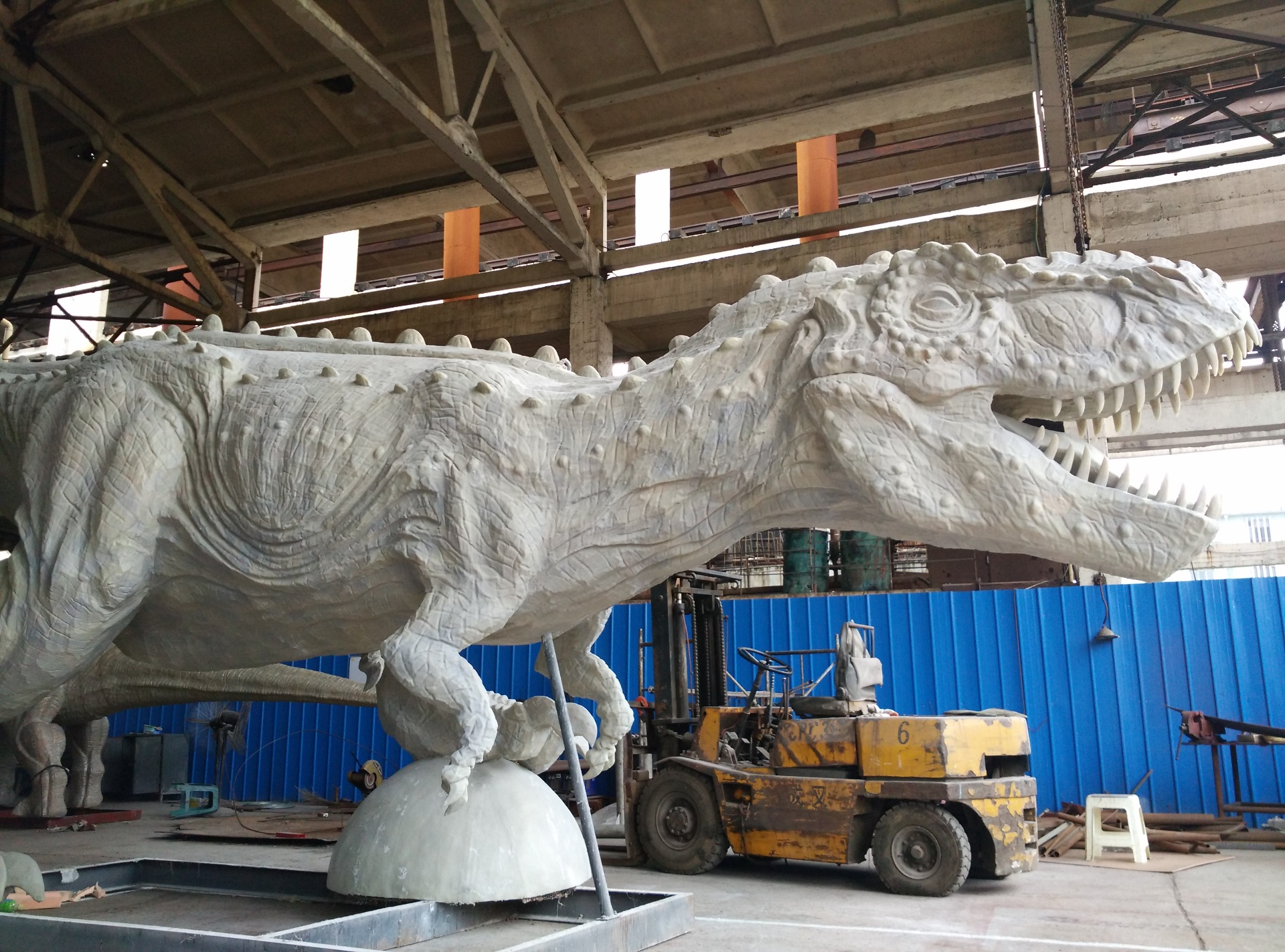 Imposing Tarbosaurus Giant Sculpture (10m Class)