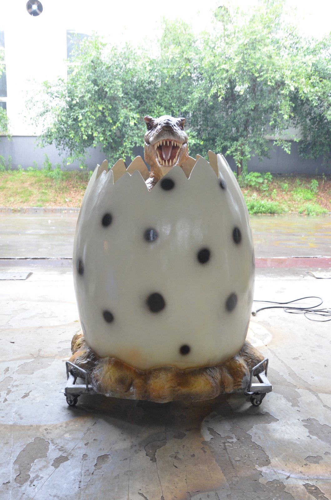 Hatching Dinosaur Egg (Lifting Mechanism)